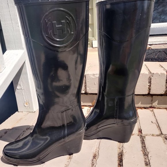 Glossy, dressy Hunter tall black wedge rain boots - Picture 2 of 12